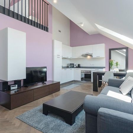 Modern Apartments Close To River Прага Екстериор снимка