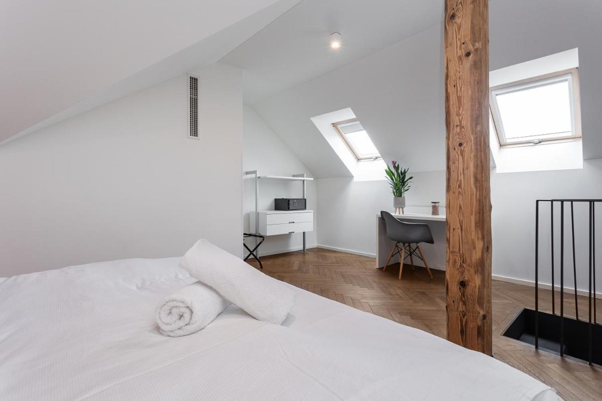 Modern Apartments Close To River Прага Екстериор снимка