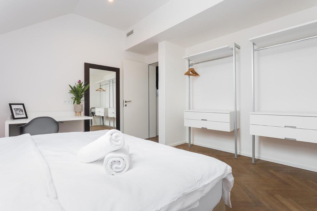 Modern Apartments Close To River Прага Екстериор снимка