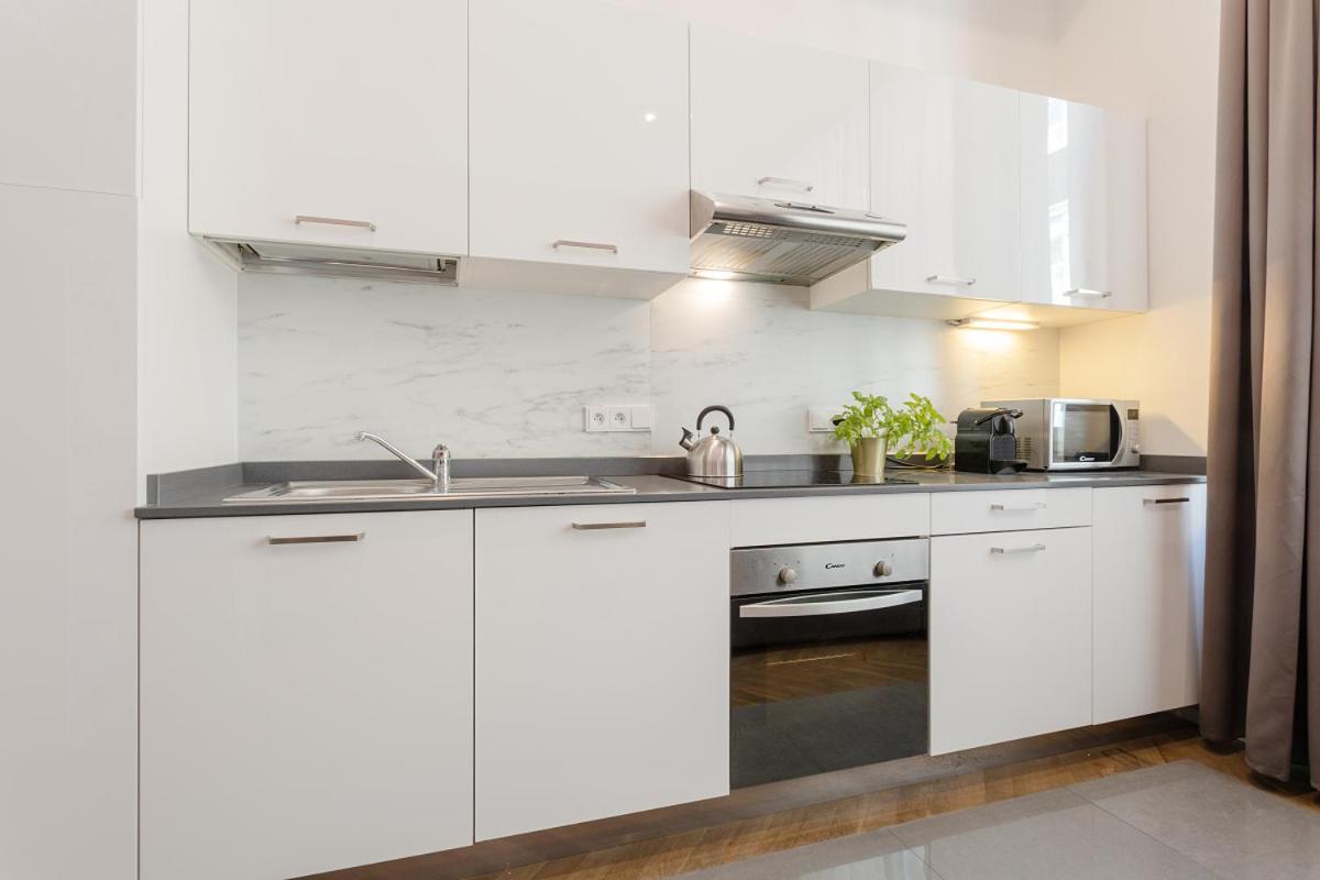 Modern Apartments Close To River Прага Екстериор снимка
