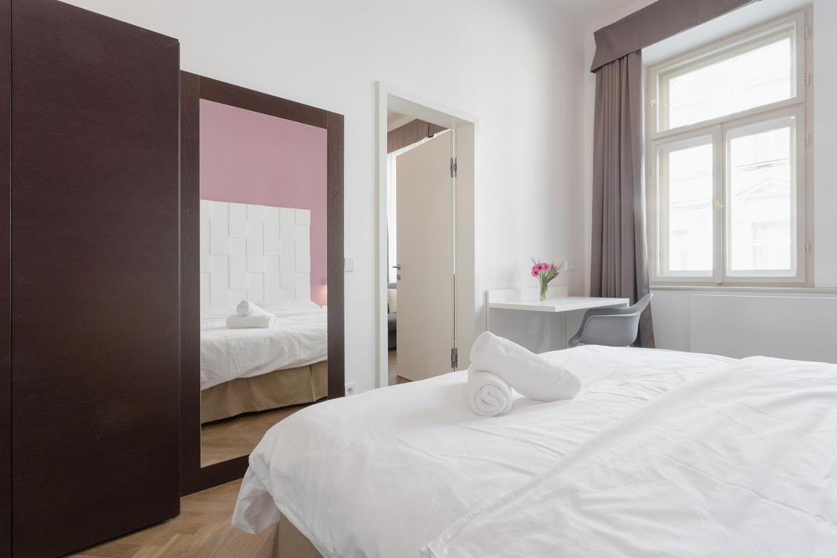 Modern Apartments Close To River Прага Екстериор снимка