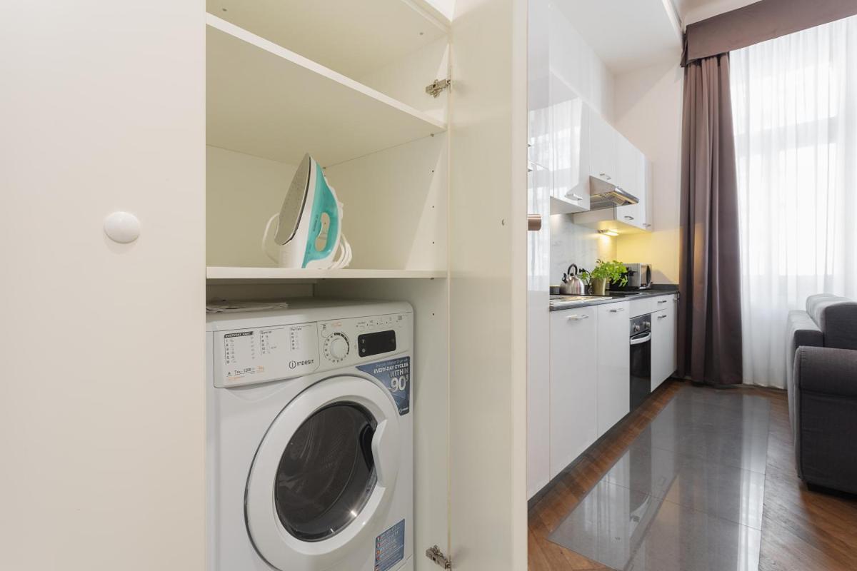 Modern Apartments Close To River Прага Екстериор снимка