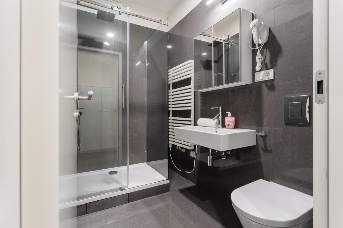 Modern Apartments Close To River Прага Екстериор снимка