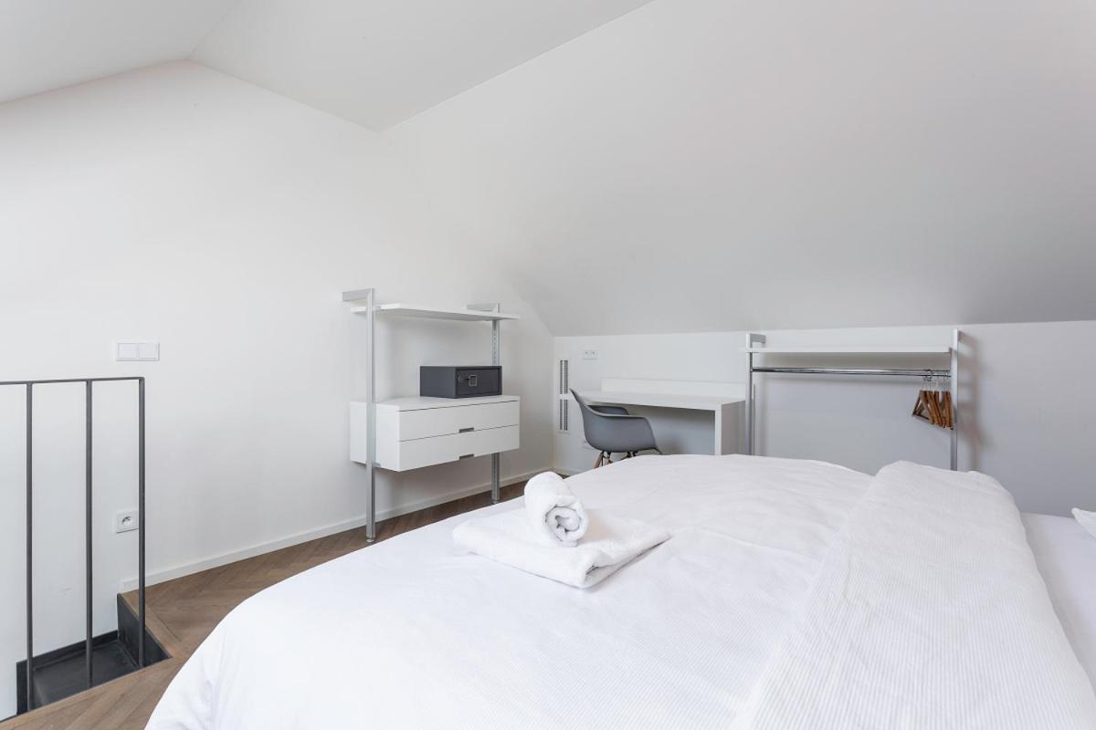 Modern Apartments Close To River Прага Екстериор снимка