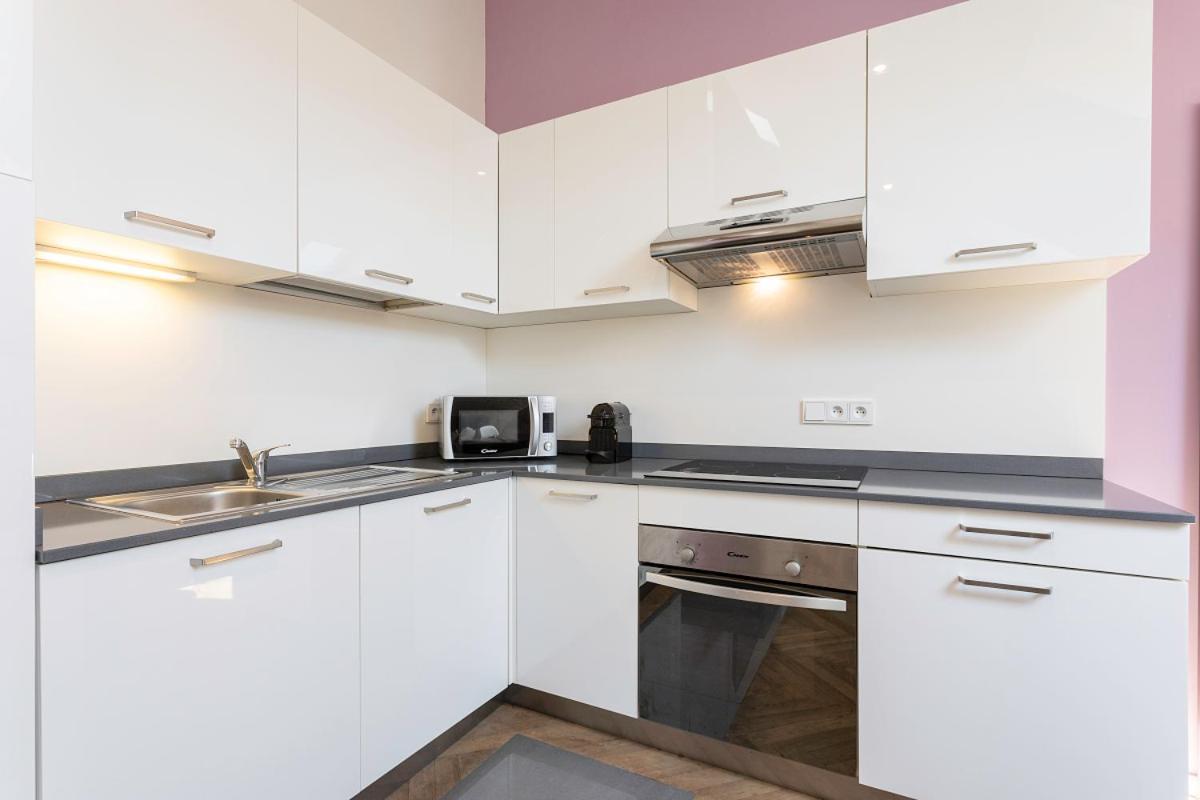 Modern Apartments Close To River Прага Екстериор снимка